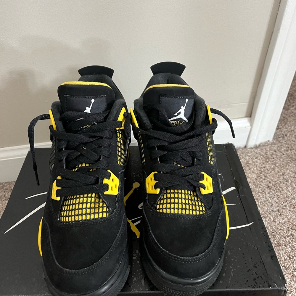 Jordan 4 Retro - Picture 4 of 9